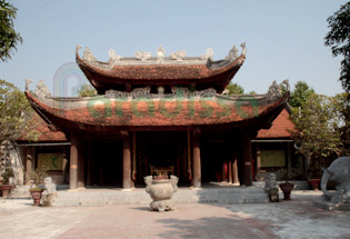 Hau Cung (Chuyen Bong) où les 8 rois de la famille Ly sont adorés Hau Cung (Chuyen Bong) où les 8 rois de la famille Ly sont adorés