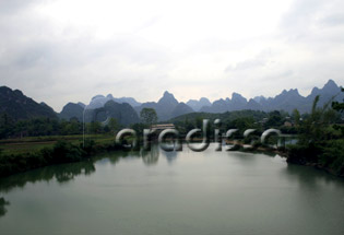 La scène idyllique sur la piste de trekking à Cao Bang