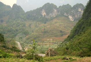 Vue d’en haut d’une route au col de Ma Phuc