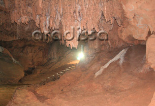 Plus stalactites dans la grotte