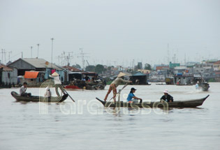 People travel by boat at Chau Doc