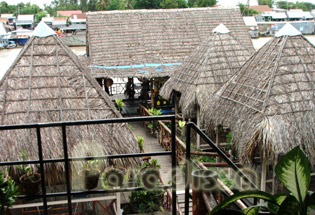 Un restaurant flottant à Chau Doc Vietnam