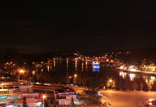 Da Lat Xuan Huong Lake at night