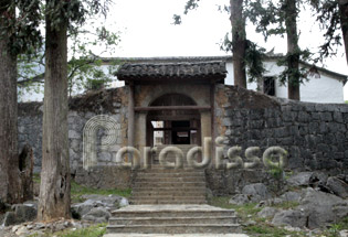 La porte à la résidence de la famille Vuong