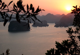 Sunset on Halong Bay