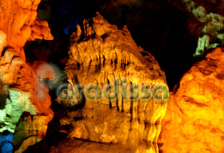 A stalagmite looks like a lion at Thien Cung Cave, Ha Long Bay