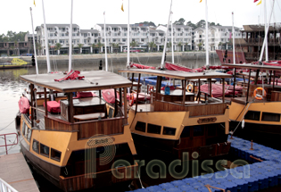 Un port pour des jonques de luxe sur  l’île de Tuan Chau