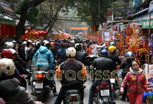 Traffic in Hanoi Old Quarter Traffic in Hanoi Old Quarter