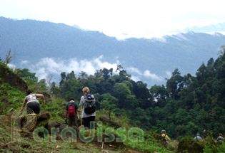 trekking at Hang Kia