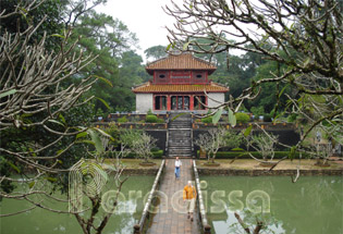 Enlightening Pavilion - Minh Lau