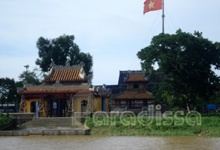 Phu Van Lau -- Nghenh Luong Dinh