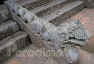 Dragon carvings at Pho Minh Pagoda