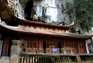 Chua Trung - Bich Dong Pagoda