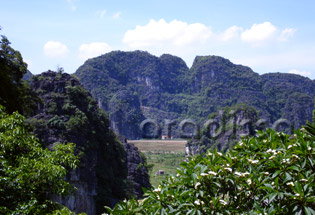 Une vue du sommet de la pagode de Bich Dong