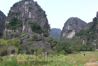 Les montagnes calcaires à Trang An