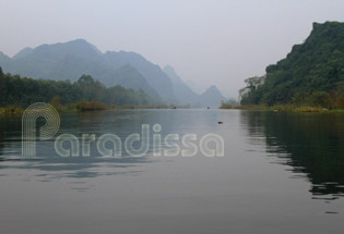 Scenic boat trip at the Perfume Pagoda