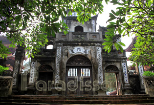 Tam Quan Gate to the Thien Tru Pagoda Tam Quan Gate to the Thien Tru Pagoda