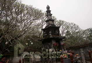 Peaceful stupa garden at Yen Tu Pagoda - Quang Ninh Peaceful stupa garden at Yen Tu Pagoda - Quang Ninh
