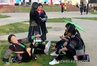 Black H'mong Girls at Sapa Vietnam Black H'mong Girls at Sapa Vietnam
