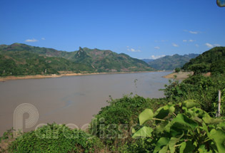 Da River at Moc Chau