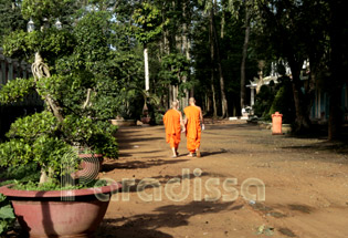Monks in the front yard of the Hang Pagoda