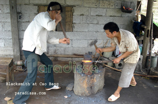 Hard-working Nung An blacksmiths at the village