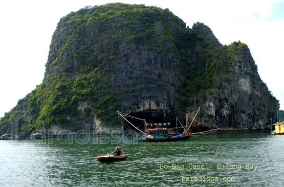 Boat in front of Bo Nau Cave on Halong Bay, Vietnam