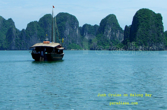 Boat cruise on Halong Bay