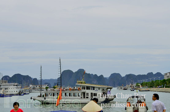 Junk cruise on Halong Bay