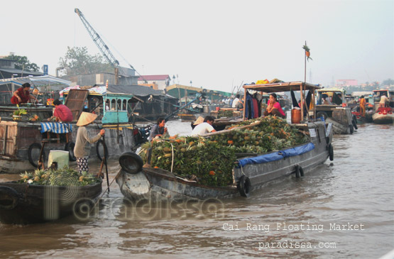 Marché flottant près de Can Tho 