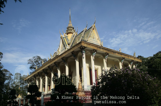 Une pagode khmère dans le delta du Mékong 