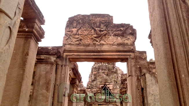 Carving of Apsara dancers at the Bayon Temple