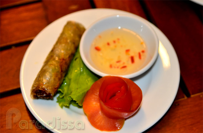 A fried spring roll (Nem Ran)