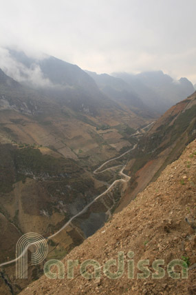 A road tiny like a thread at the Ma Pi Leng Pass