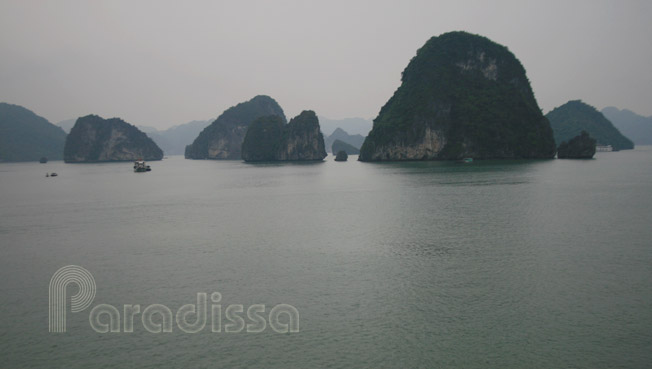 Mesmerizing islands on Halong Bay