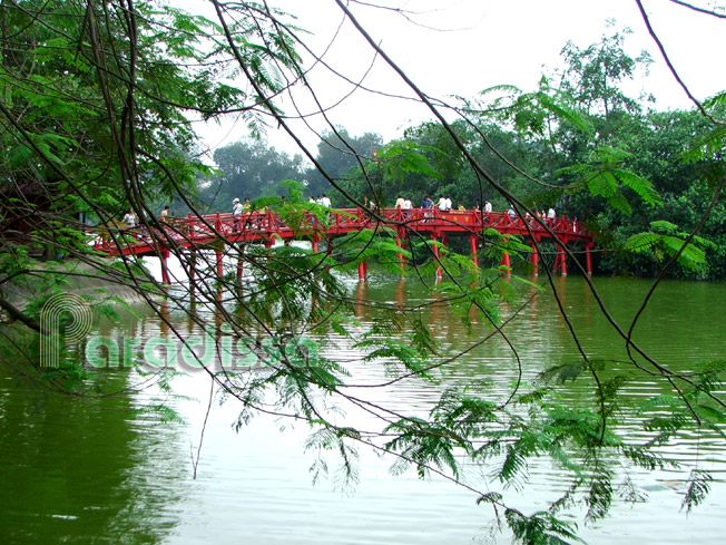 The The Huc Bridge, Hoan Kiem Lake, Hanoi Vietnam