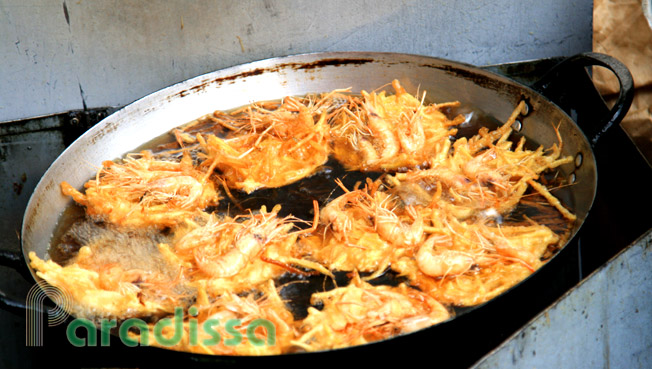 Banh Tom (pastry topped with prawns) Banh Tom (pastry topped with prawns)