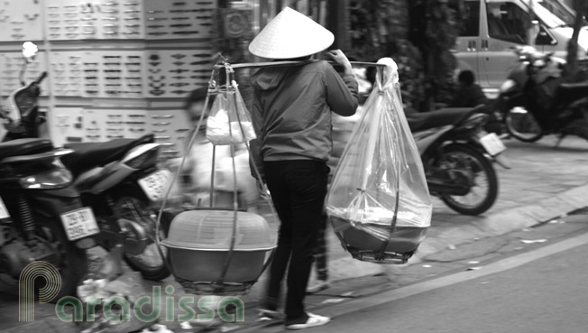 A food vendor in the Old Quarter