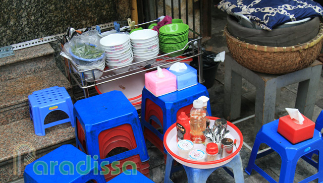 Stools for dining on a pavement