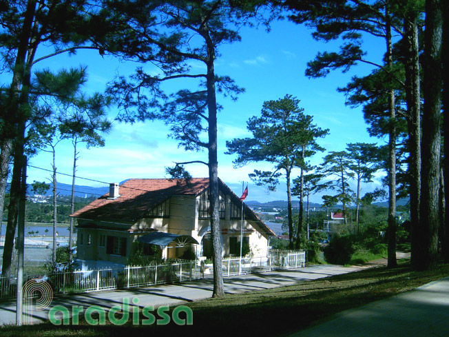 There are several villas with French architecture converted to be luxury hotels in Da Lat