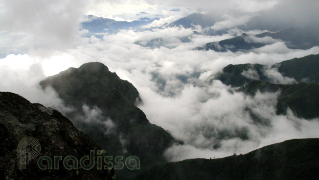 Ocean of clouds viewed from Nui Muoi