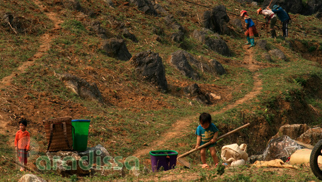 Family farm work at Si Ma Cai