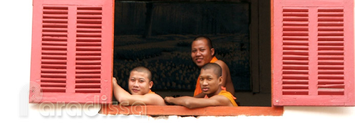 Moines bouddhistes à Vientiane