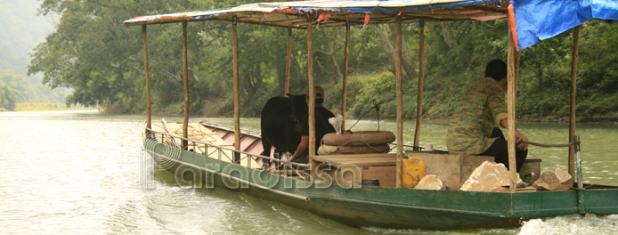 Boat trip on Ba Be National Park