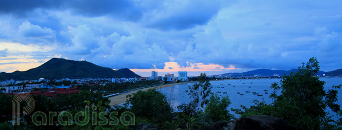 La ville de Quy Nhon la nuit