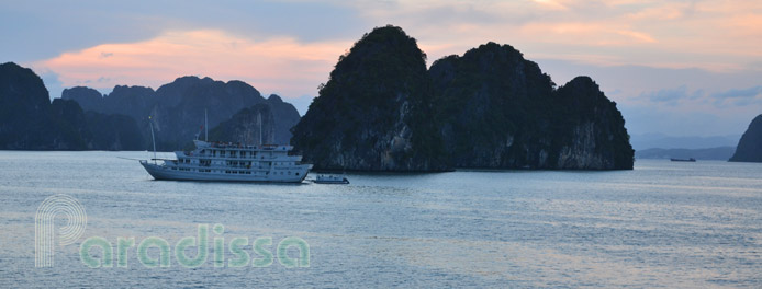 Cruise at sunset on Halong Bay