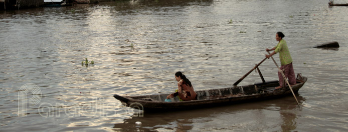 A rowing boat on the Mekong River at Hau Giang