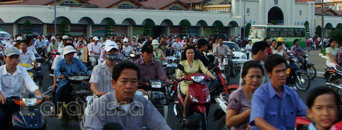 Trafic au centre de Saigon