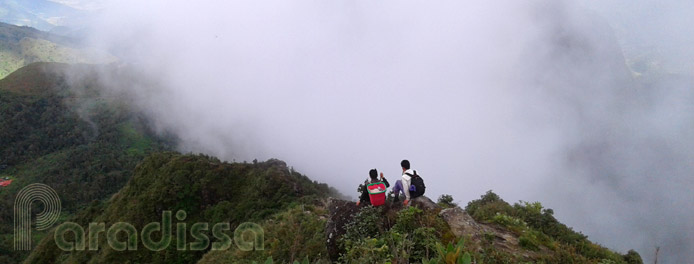 Break on the descent from the summit of Bach Moc Luong Tu