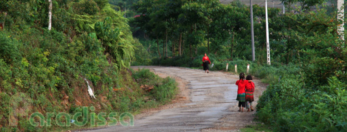 Deux petite filles Hmongs à Y Ty, Bat Xat, Lao Cai